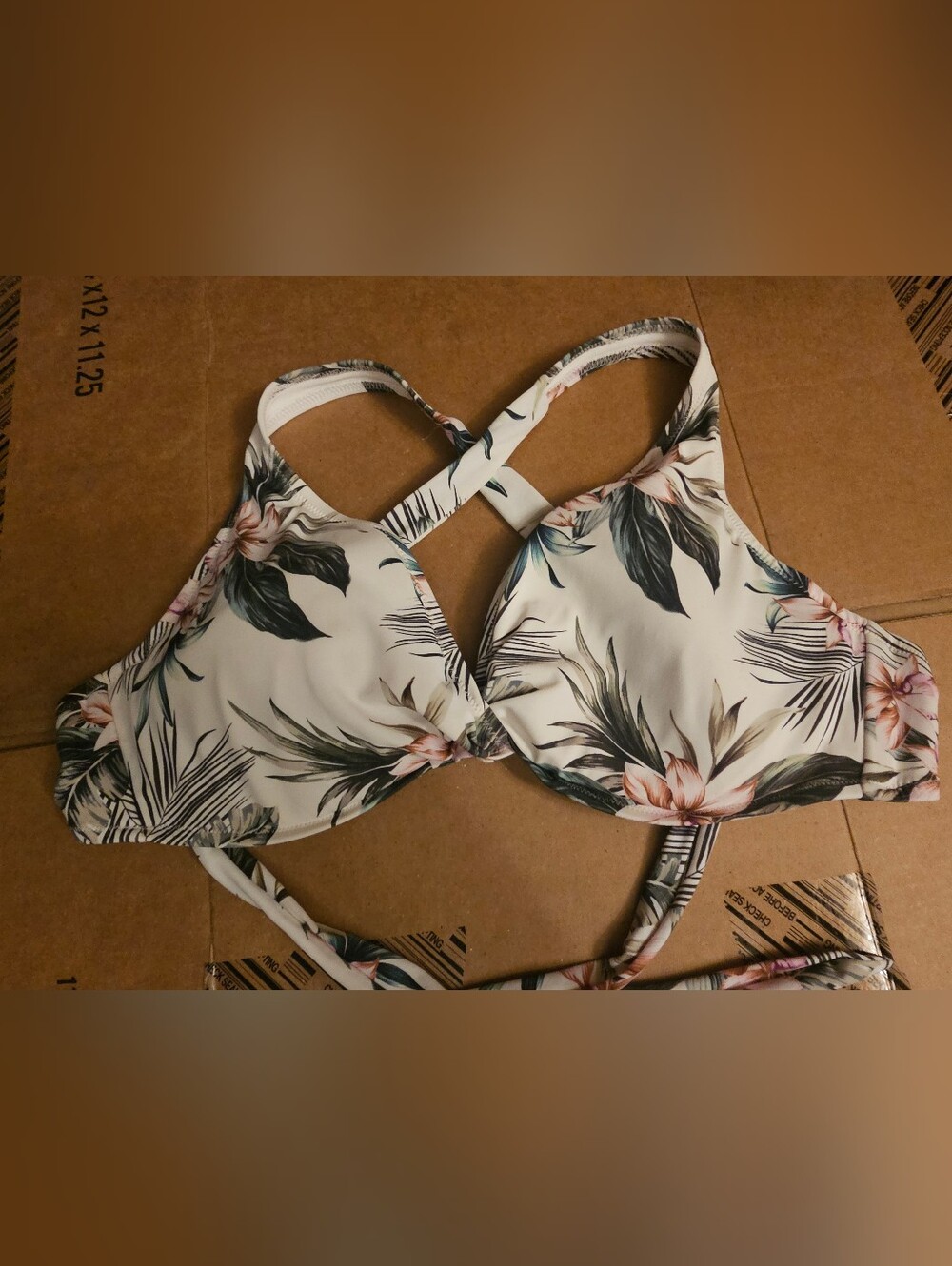 NWOT Shade & Shore Women's Plunge Twist-Front Bikini Top in White Floral 36C